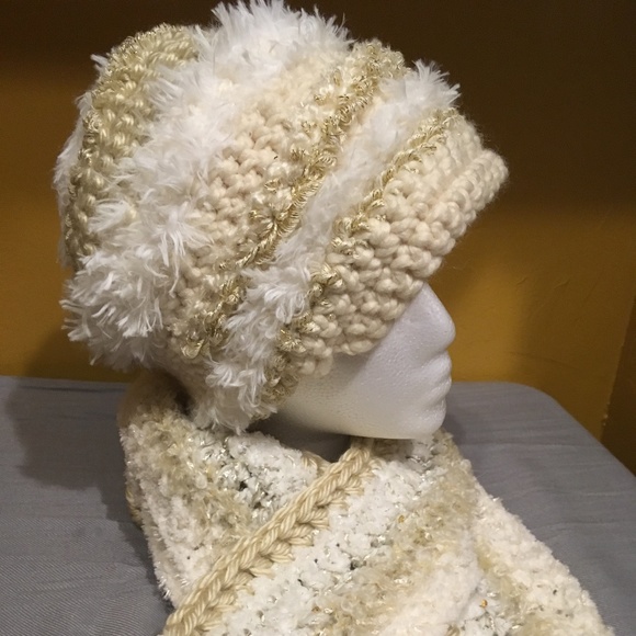 hat/scarf/mitten set